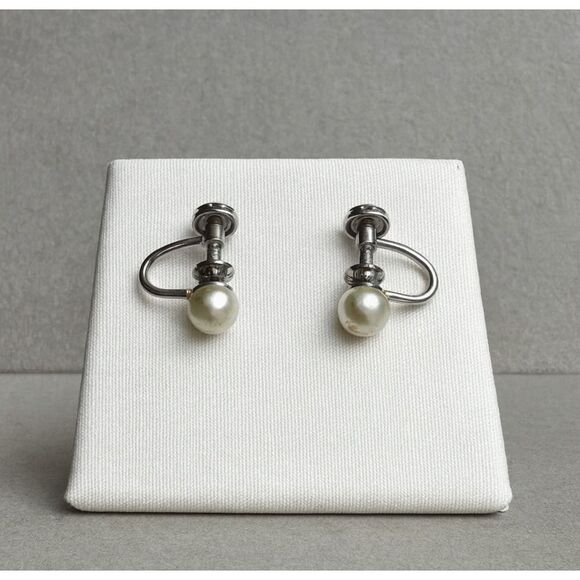 90s Vintage Womens Pearly White Twist On Huggie Stud Earrings Feminine Dainty - Picture 1 of 5